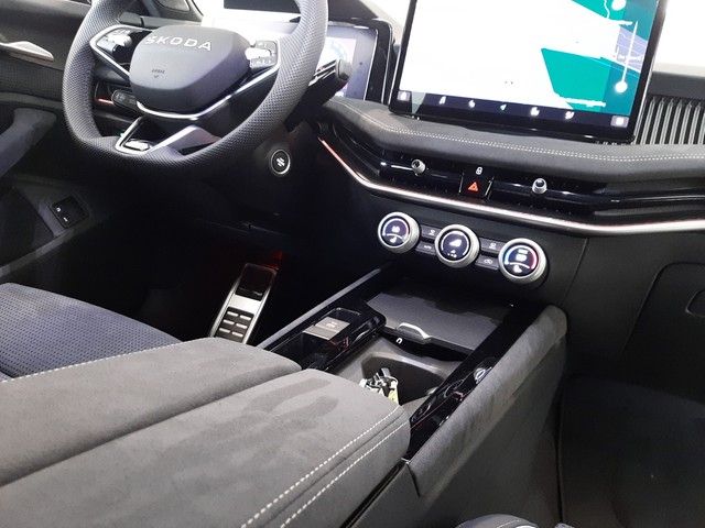Fahrzeugabbildung Skoda Superb Combi Sportline iV AHK Matrix CANTON