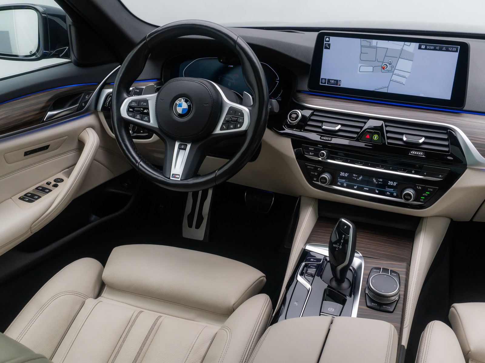 Fahrzeugabbildung BMW 530d M Sport Laser 4xKlima Panorama DAB HUD 19"