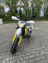 Husqvarna 701 Supermoto - HUSQVARNA 701 SUPERMOTO