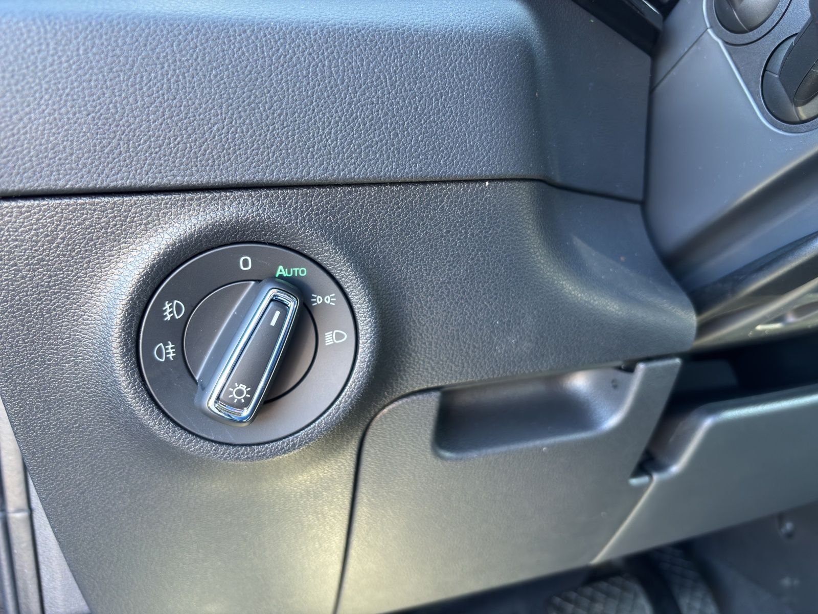 Fahrzeugabbildung SKODA Karoq Balance 1.5 TSI DSG AHZ LED RFK SH ACC Cli