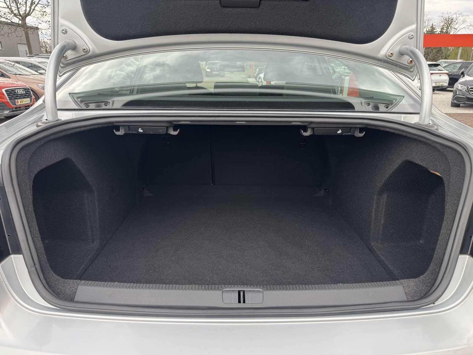 Fahrzeugabbildung Volkswagen Passat 1.4 TSI Limousine /Tempomat/Klimaauto/...