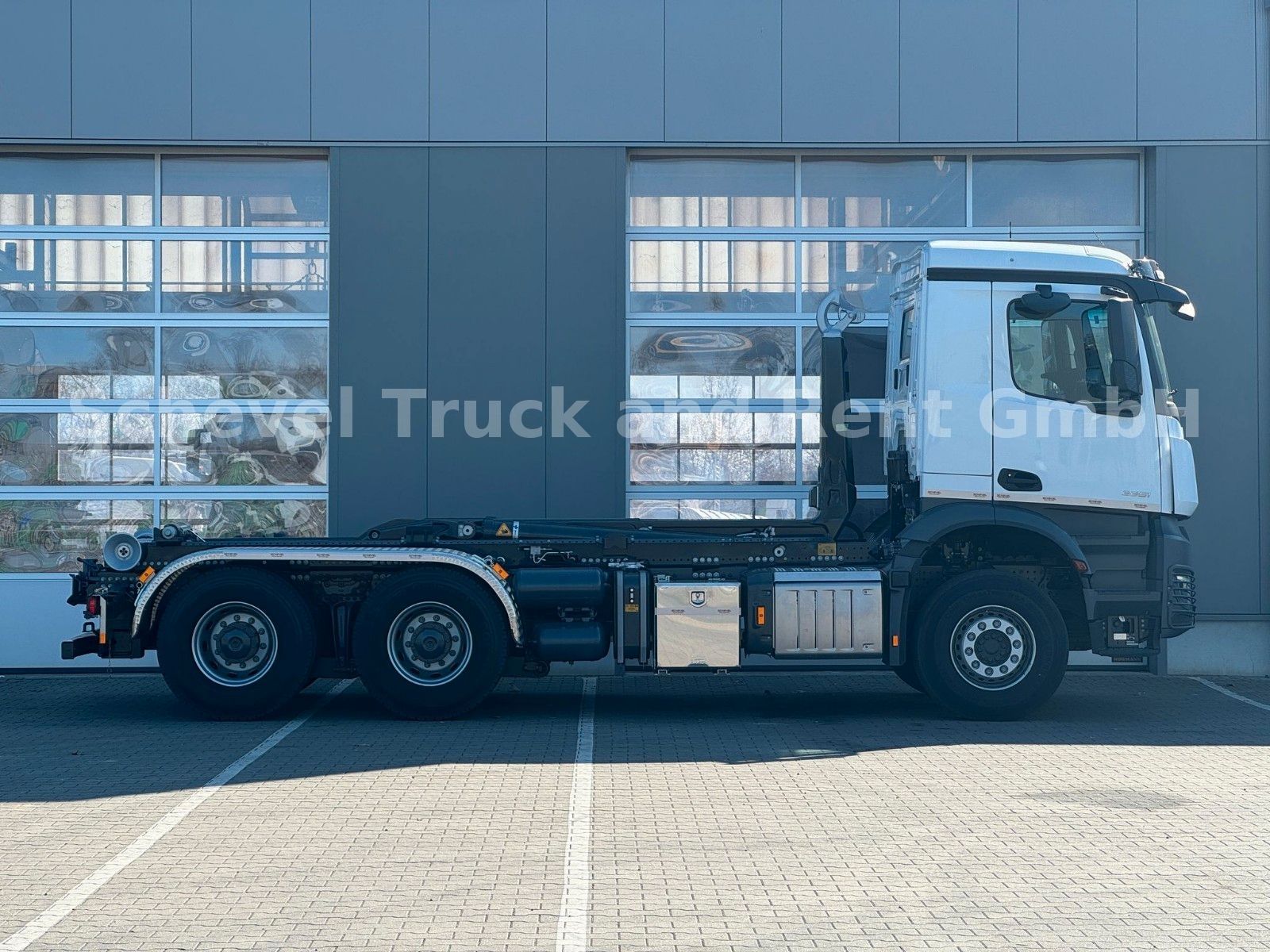 Fahrzeugabbildung Mercedes-Benz Arocs 3351 MEILLER RS 21.60 /3,90m Radst./ 80Ton