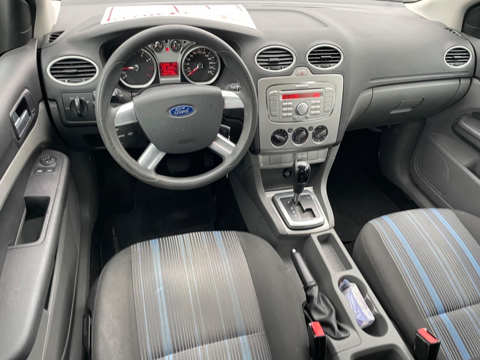 Ford Focus 2009 — photo 8