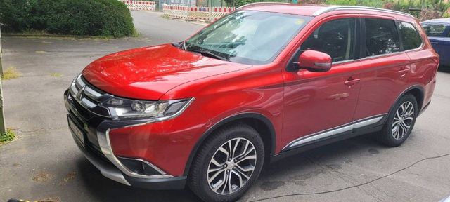 Mitsubishi Outlander 2.2 DI-D 4WD Automatik SUV-Star+ S...