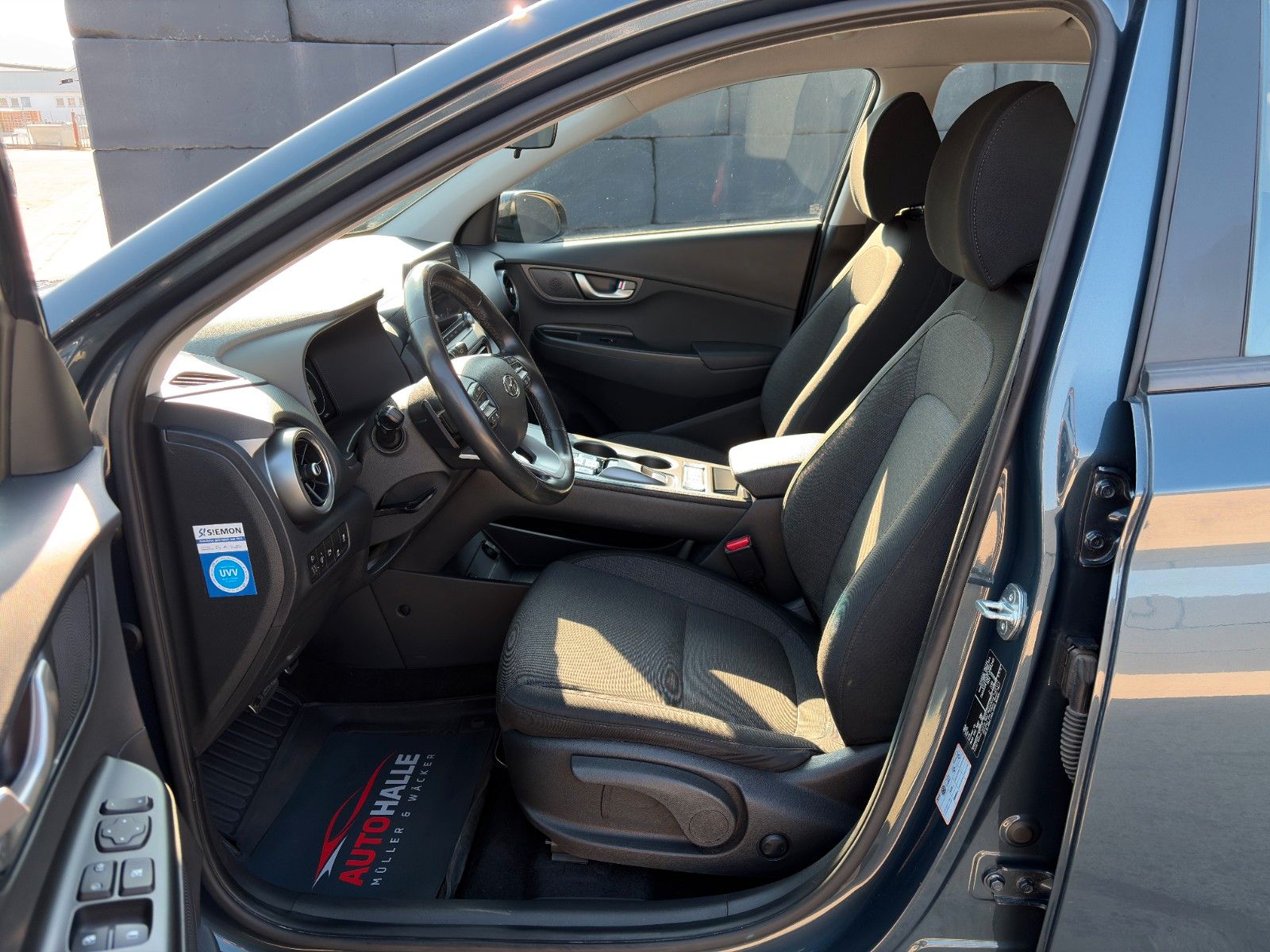 Fahrzeugabbildung Hyundai KONA E Select ACC PDC LFA LKA SHZ LHZ CarPlay