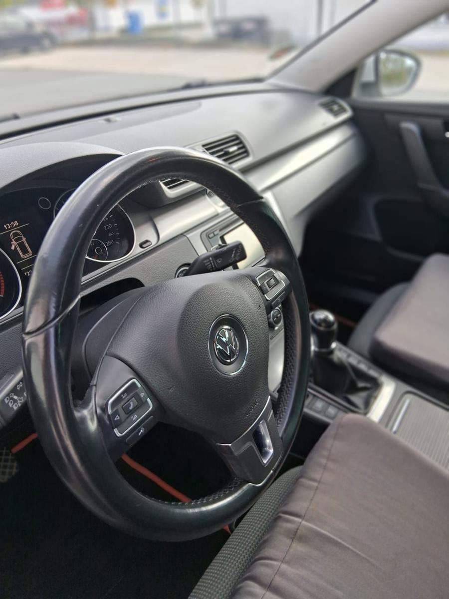 Volkswagen Passat 2013 — photo 14