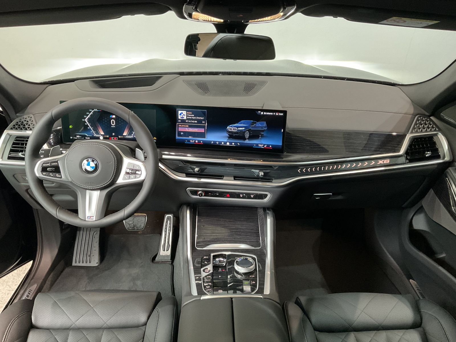Fahrzeugabbildung BMW X6 xDrive30d H&K, Sitzbelüftung, 22" LMR DAB