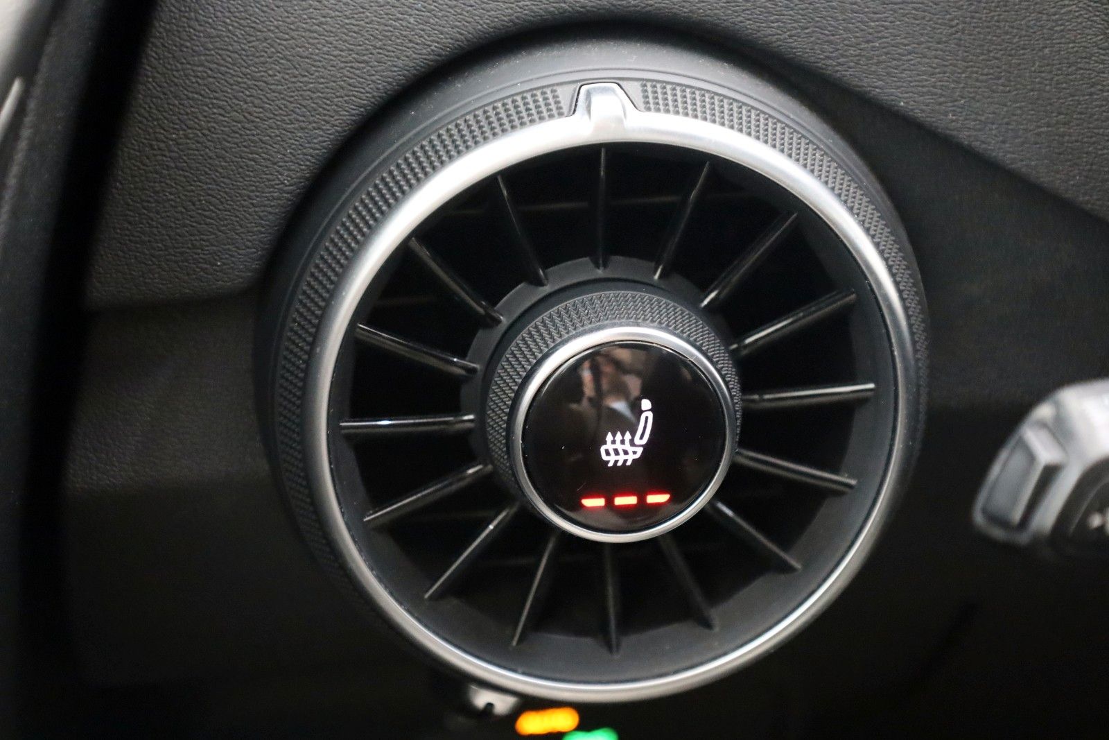 Fahrzeugabbildung Audi TT Coupe 2.0 TFSI quattro S line Navi,Bang&O,SH