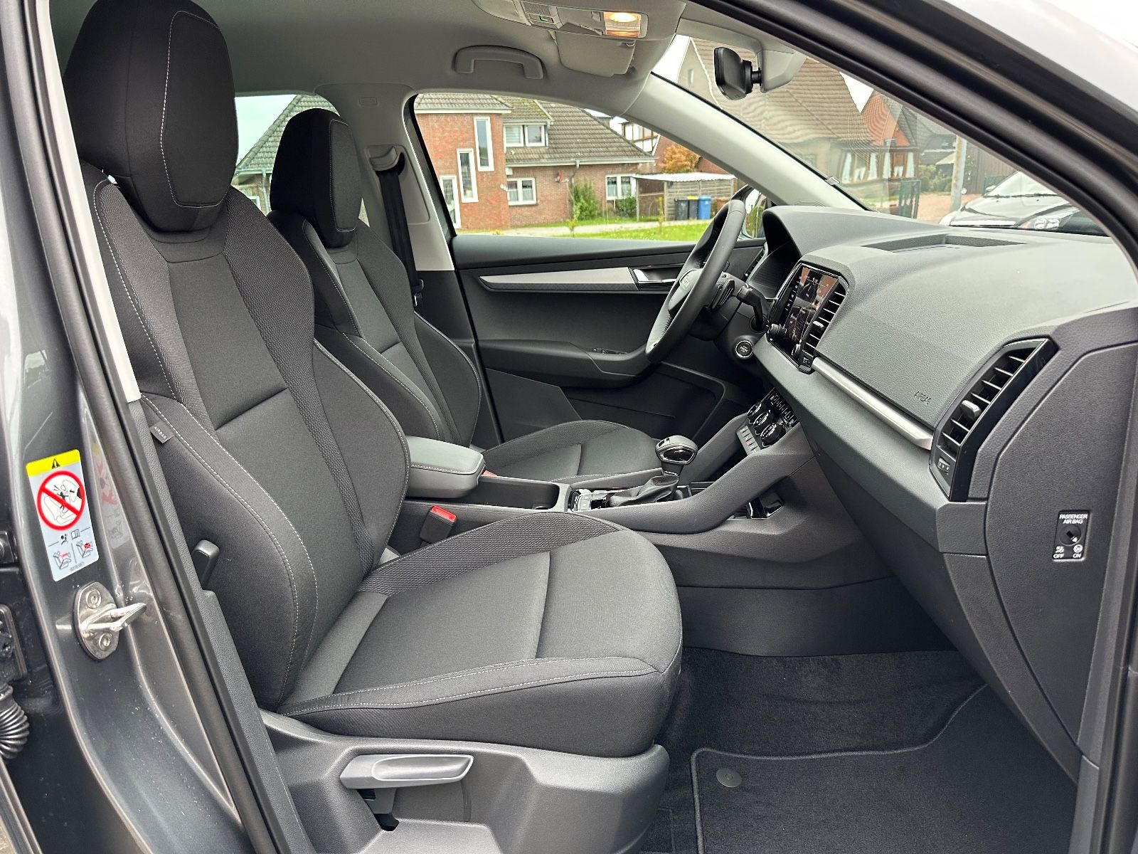 Fahrzeugabbildung SKODA Karoq 1.5 TSI Selection DSG AHK/Navi/ACC/LED/SHZ