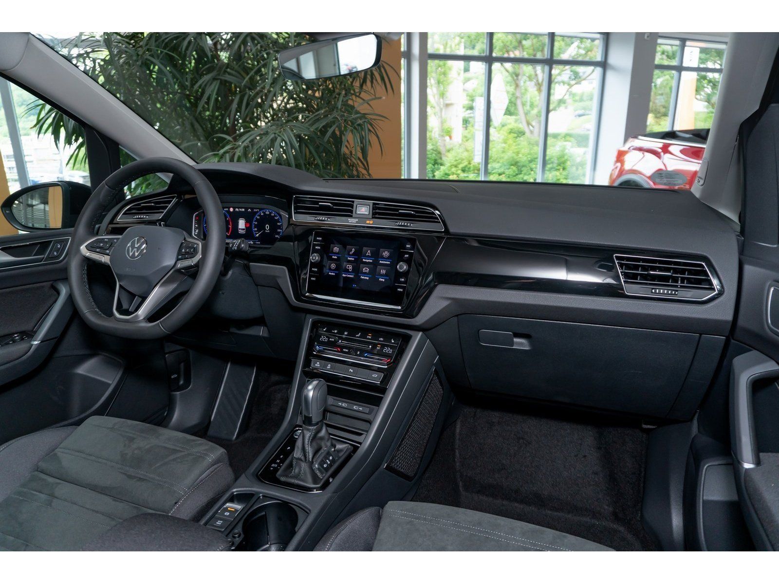 Fahrzeugabbildung Volkswagen Touran Highline R-Line TSI DSG *AHK*Standhzg*7-S