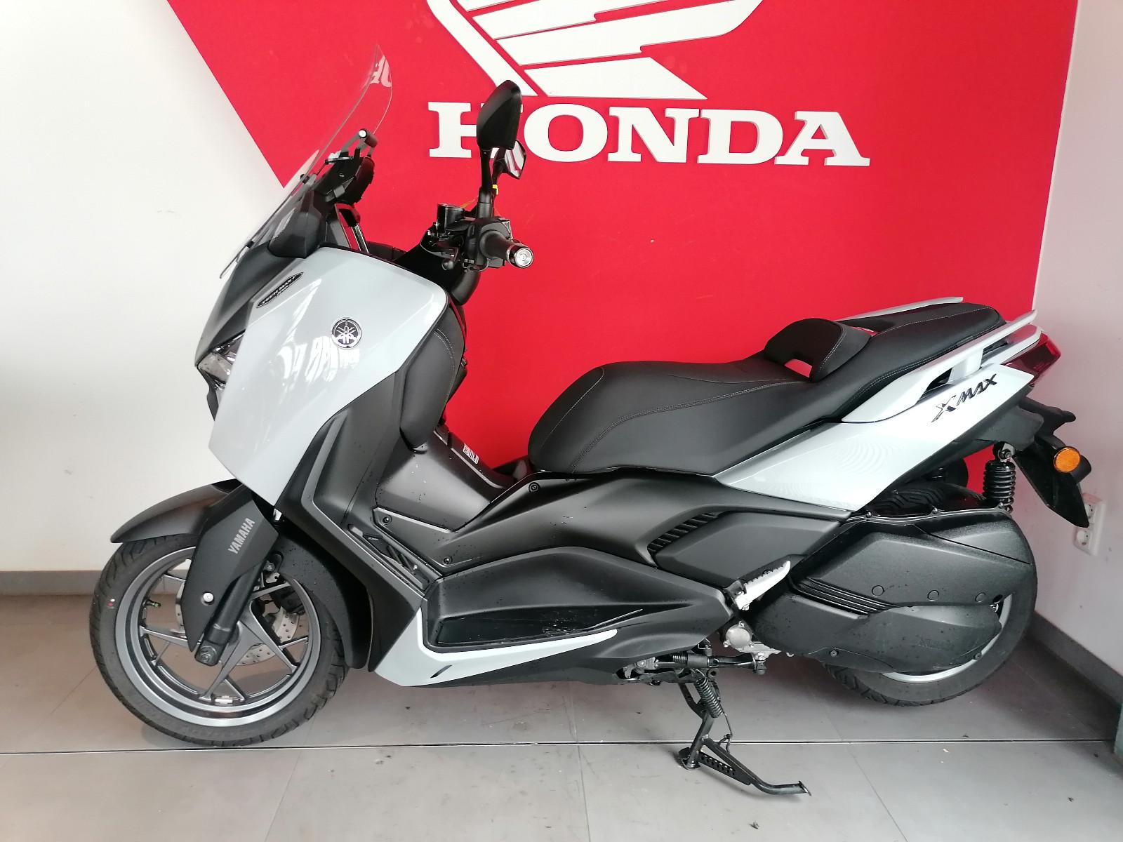 Yamaha XMAX 300 Tech Max +