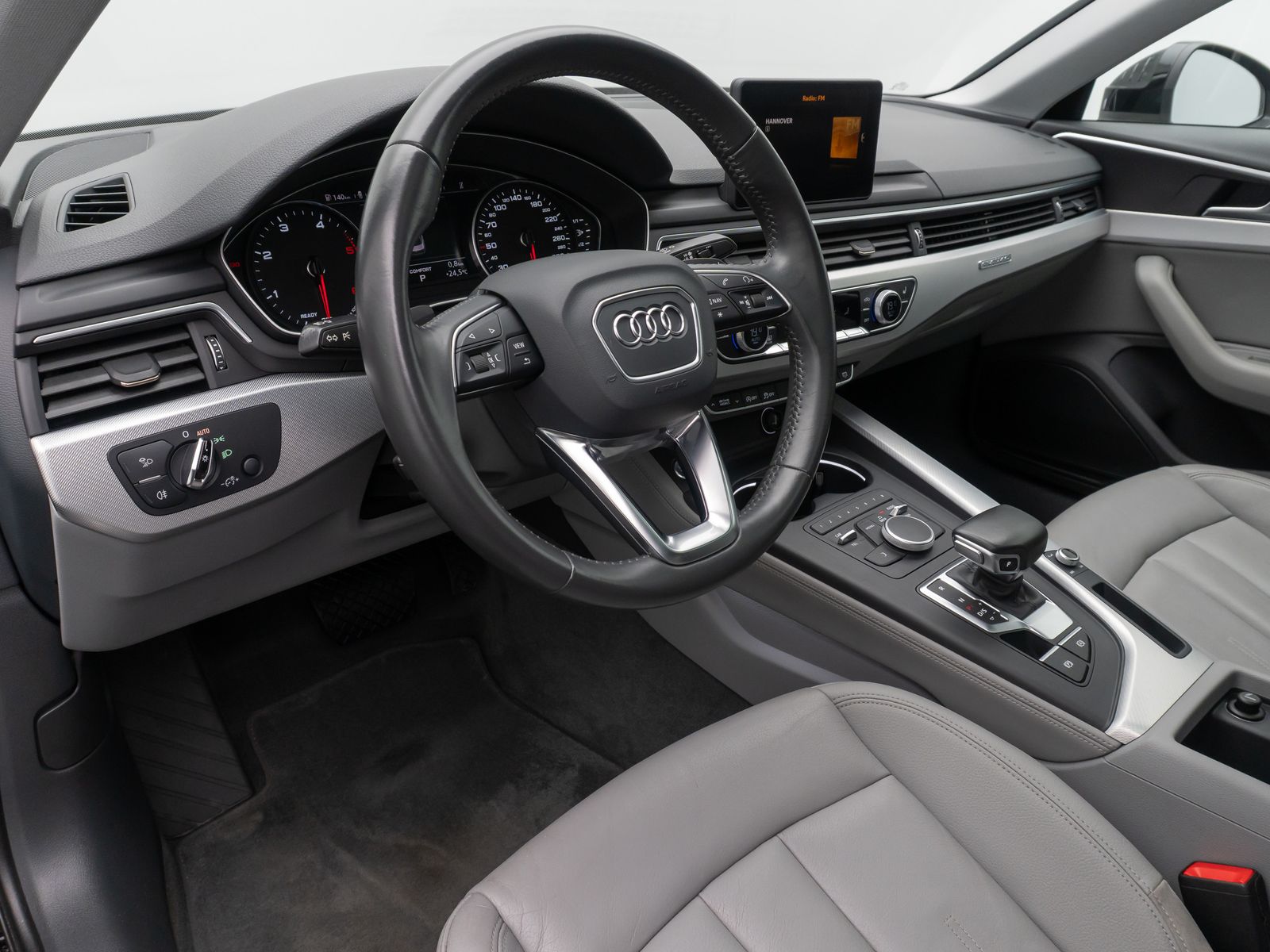 Fahrzeugabbildung Audi A4 quattro design Xenon PDC GSD Limit HiFi 18LM