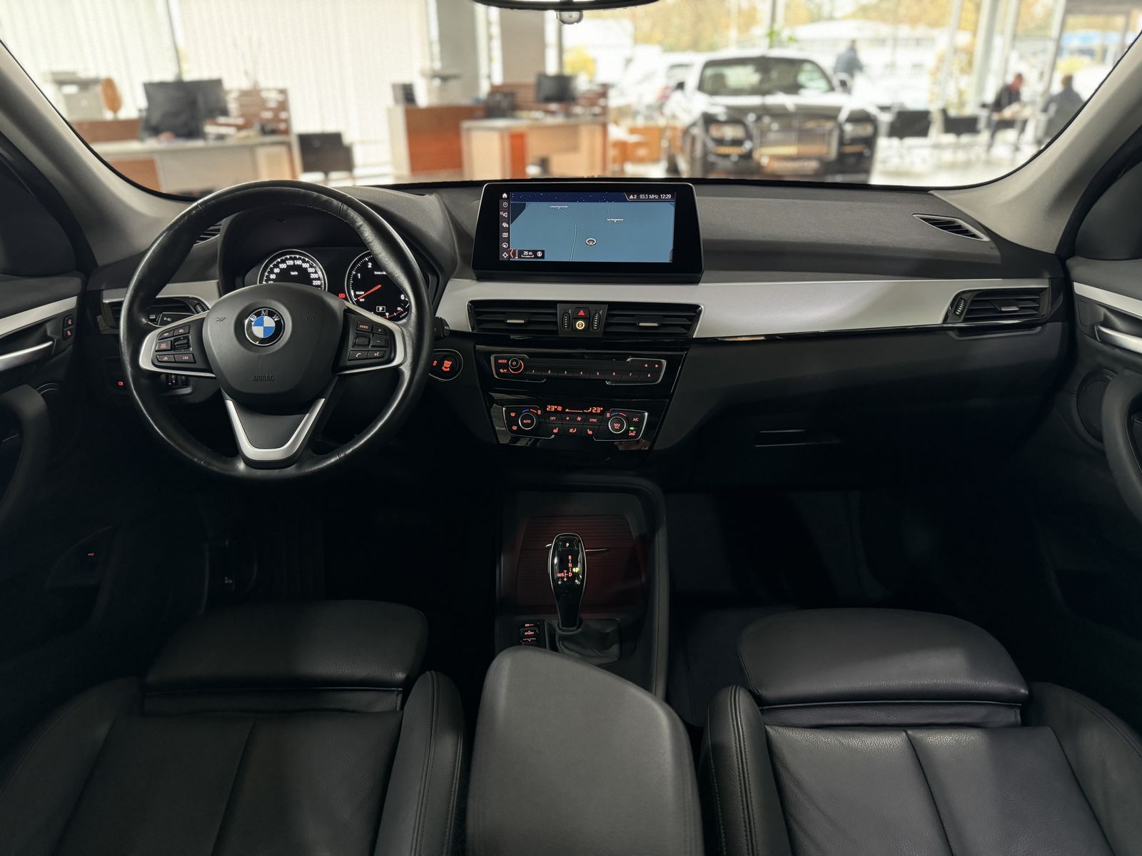 Fahrzeugabbildung BMW X1 sD18d Kamera HUD DAB HiFi Navi+ Leder Sport