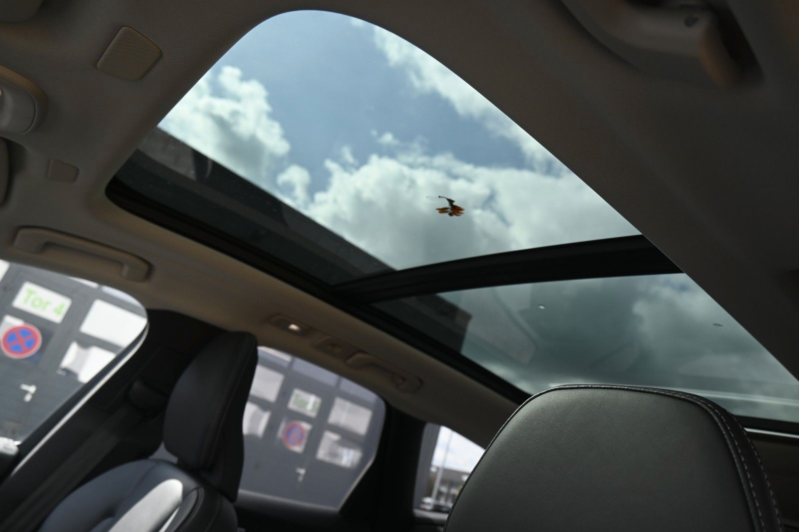 Fahrzeugabbildung Volvo XC60 B4 D AWD Ultimate Dark*STDHZG*360°*ACC*AHK