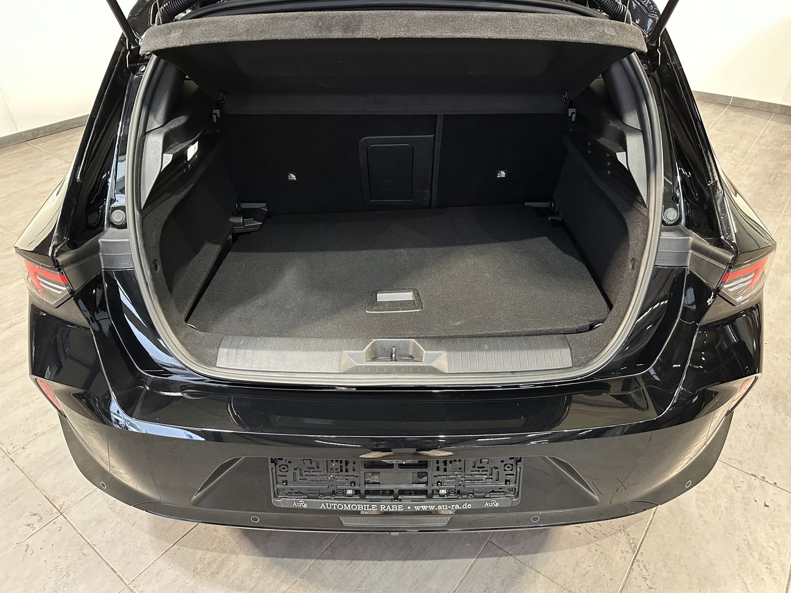 Fahrzeugabbildung Opel Astra SpT 1.2 Turbo GS Aut. NAV+LED+360°+17ZOLL