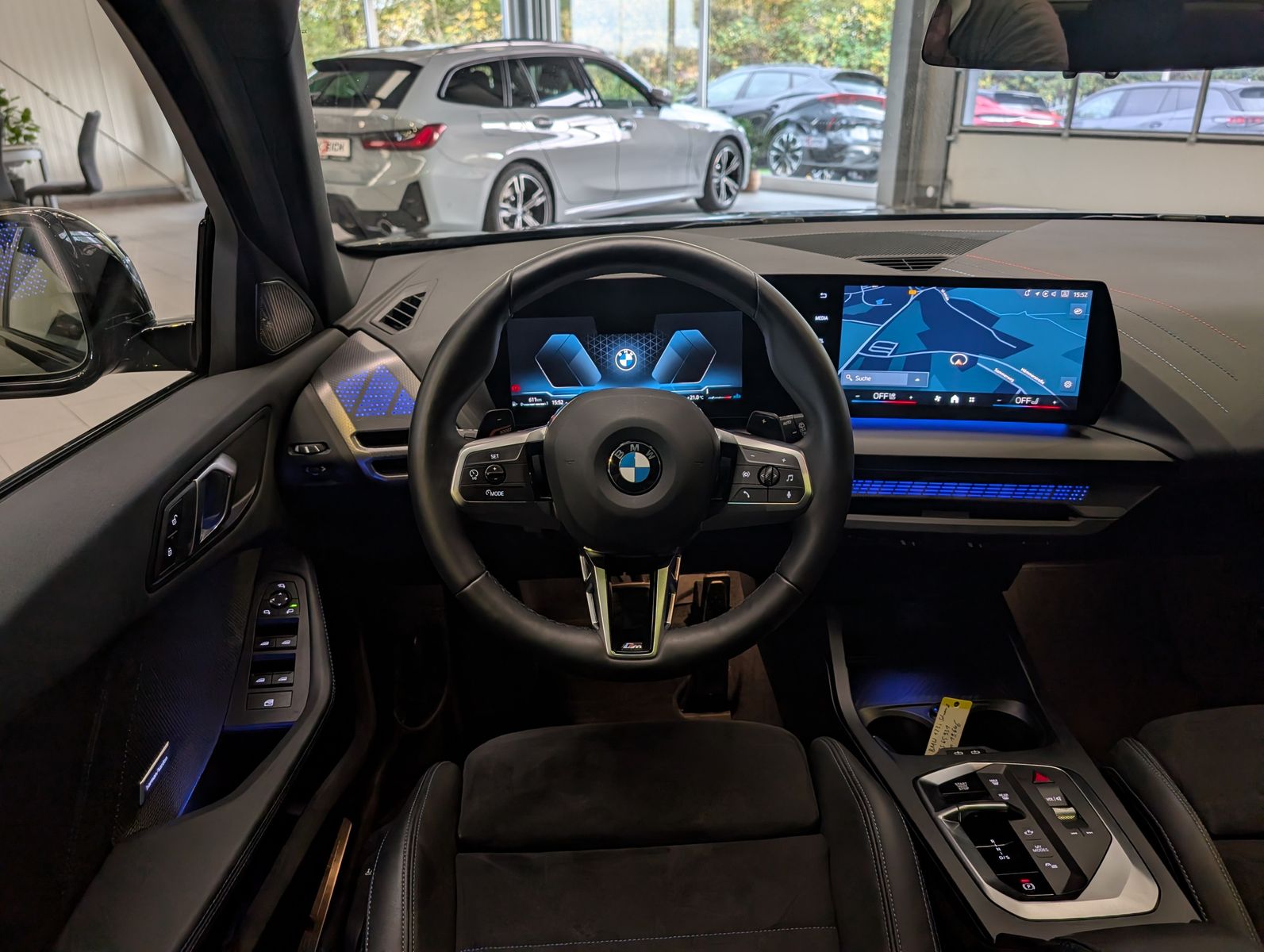 Fahrzeugabbildung BMW 123 i xDrive M-Sport Massag H/K Kamera Pano AHK