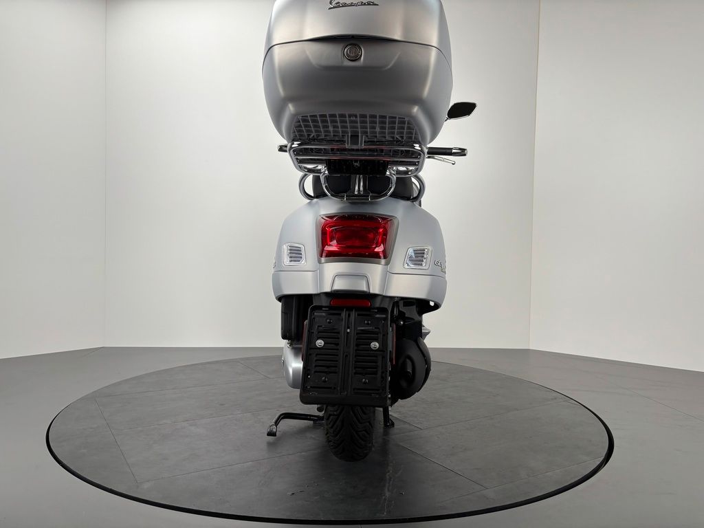Fahrzeugabbildung Vespa GTS 125 SUPER TECH *NEUWERTIG *TOPCASE