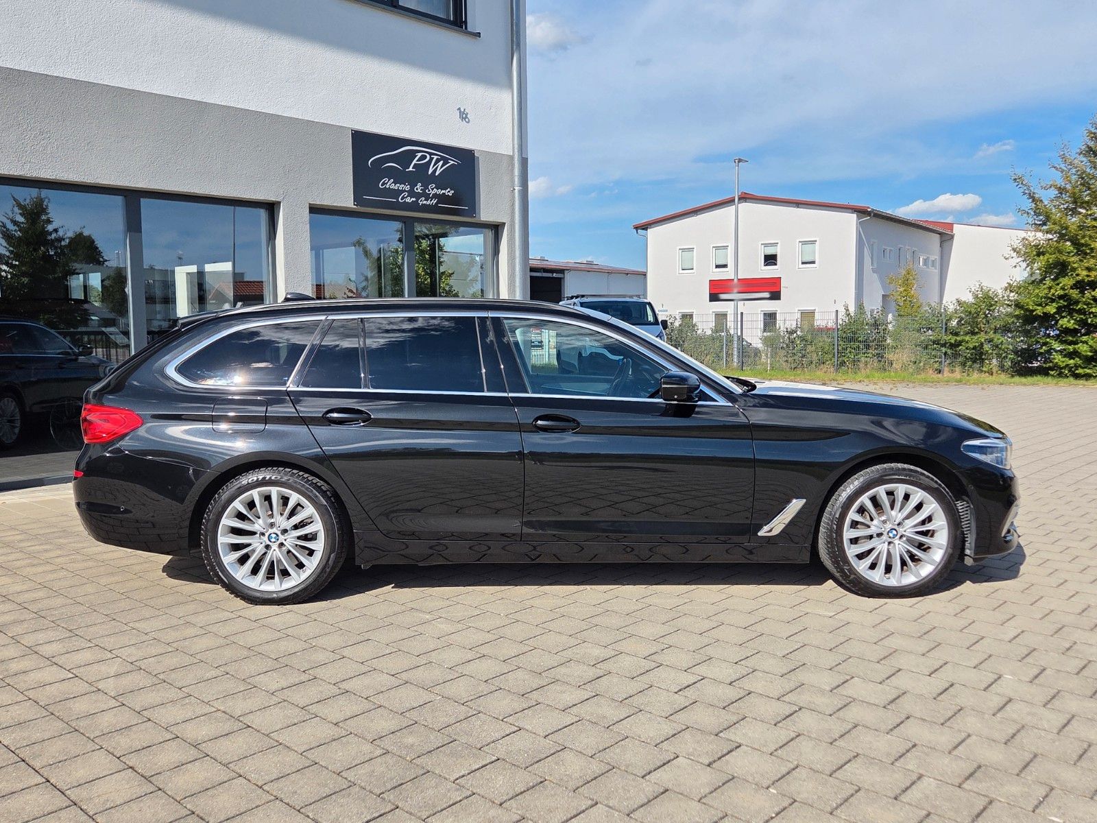 BMW 540i Touring xDrive Luxury Line H&K Pano ACC foto 3