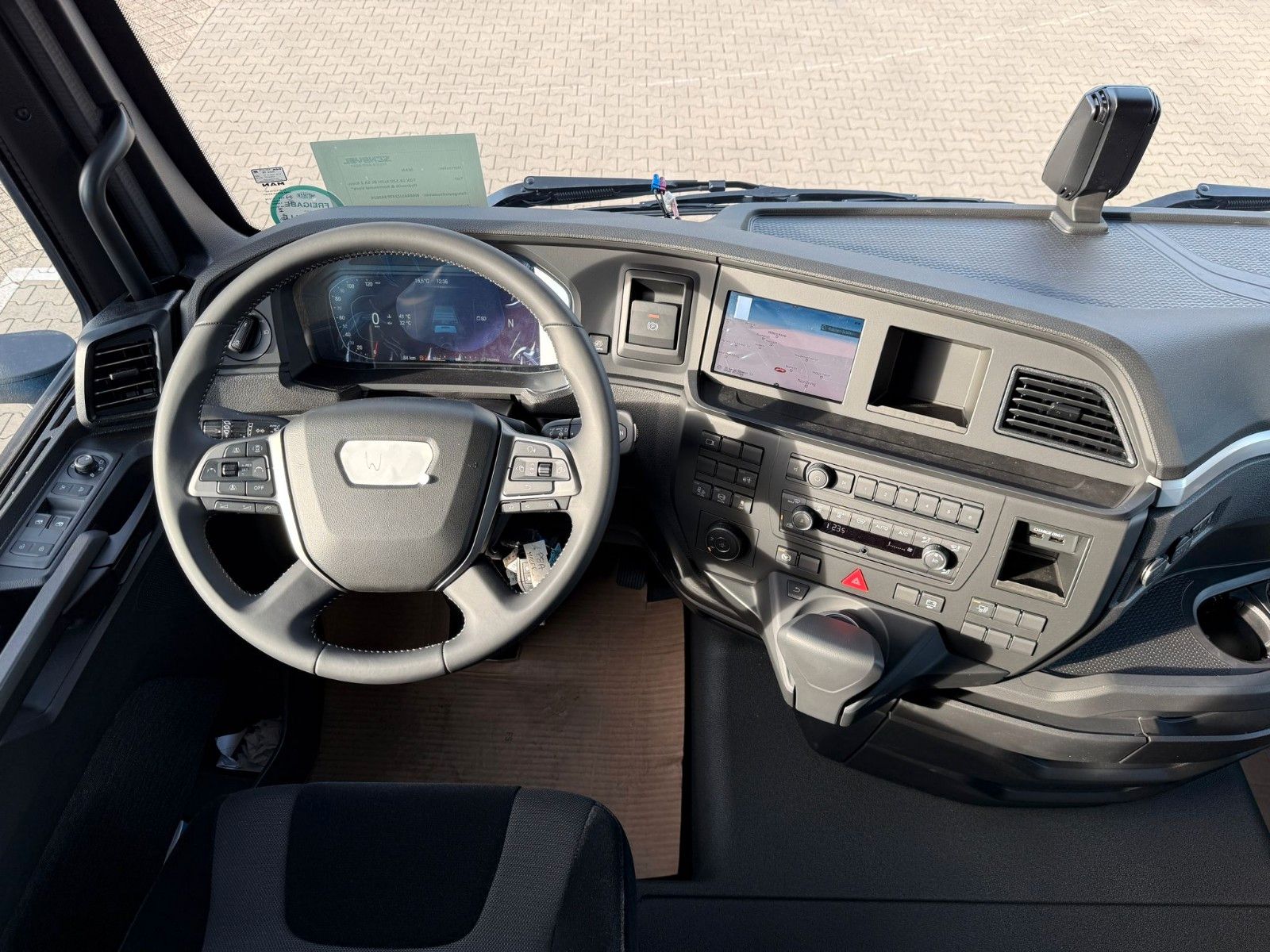 Fahrzeugabbildung MAN TGX 18.520 BL 4x2H Kommunal Hydr. Winterdienst