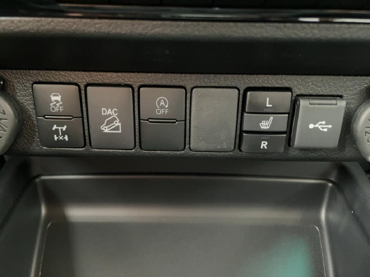 Fahrzeugabbildung Toyota Hilux 2,4 Double Cab Comfort 4x4 +EPH+Navi+AHK+W