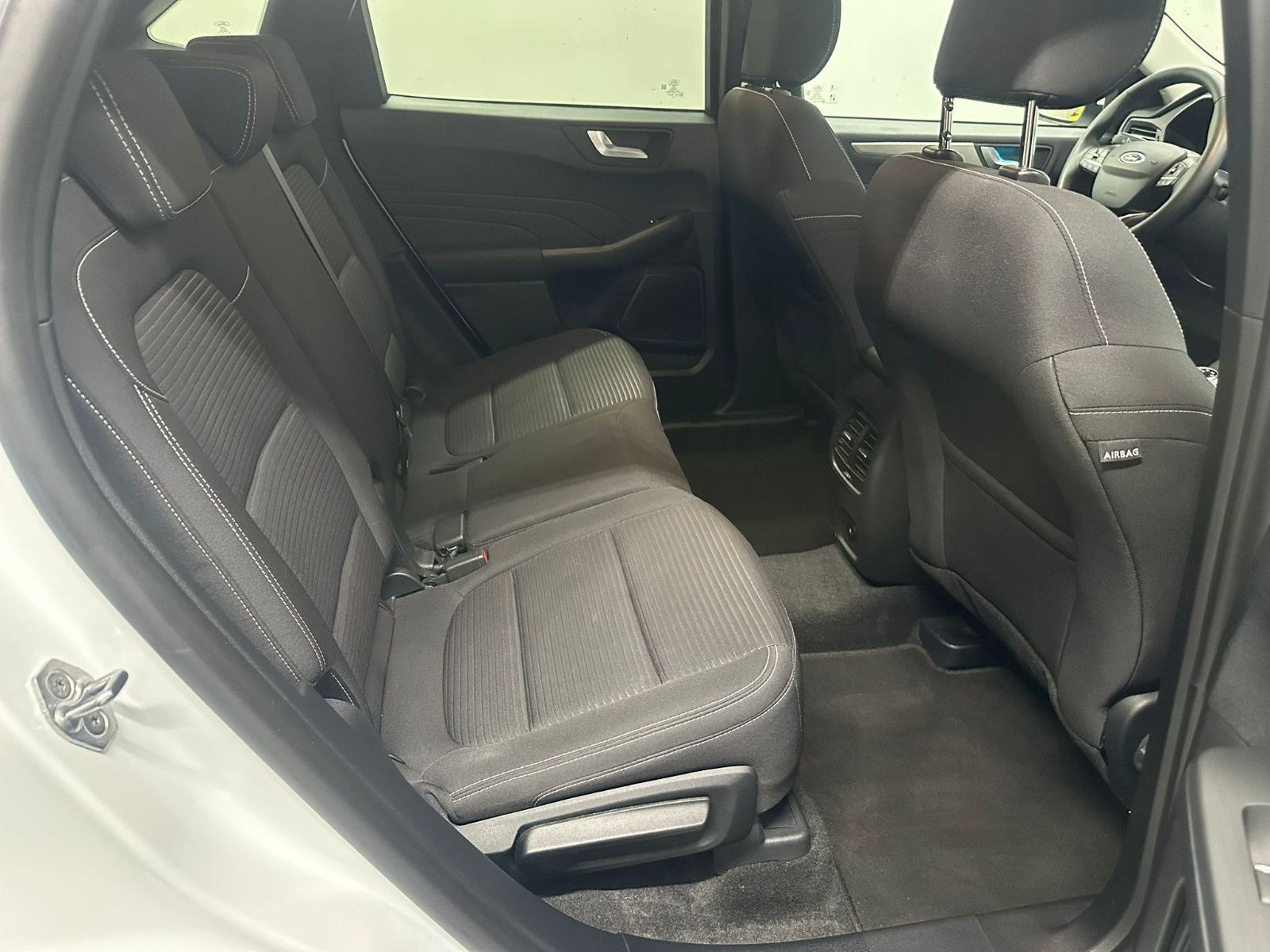 Fahrzeugabbildung Ford Kuga 2,5 Hybrid Titanium *NAVI*KLIMA*SH*360