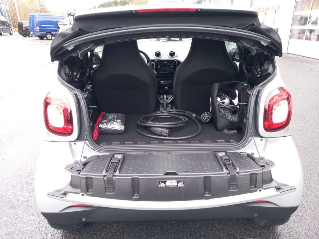 Fahrzeugabbildung Smart smart EQ fortwo cabrio 22kW Bordlader!!!