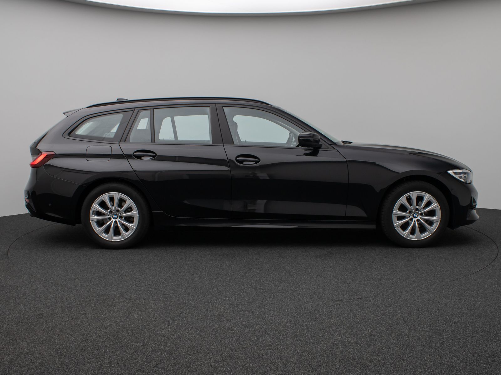 Fahrzeugabbildung BMW 318i GeschwindigReg DAB Alarm Kamera Sportsitz