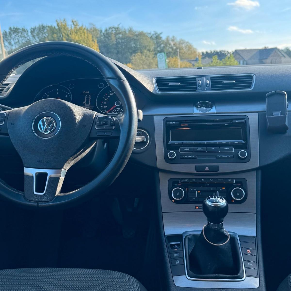 Volkswagen Passat 2011 — photo 7