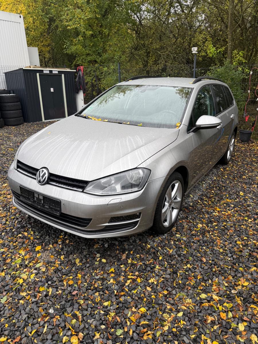 Volkswagen Golf 2014 — rear view