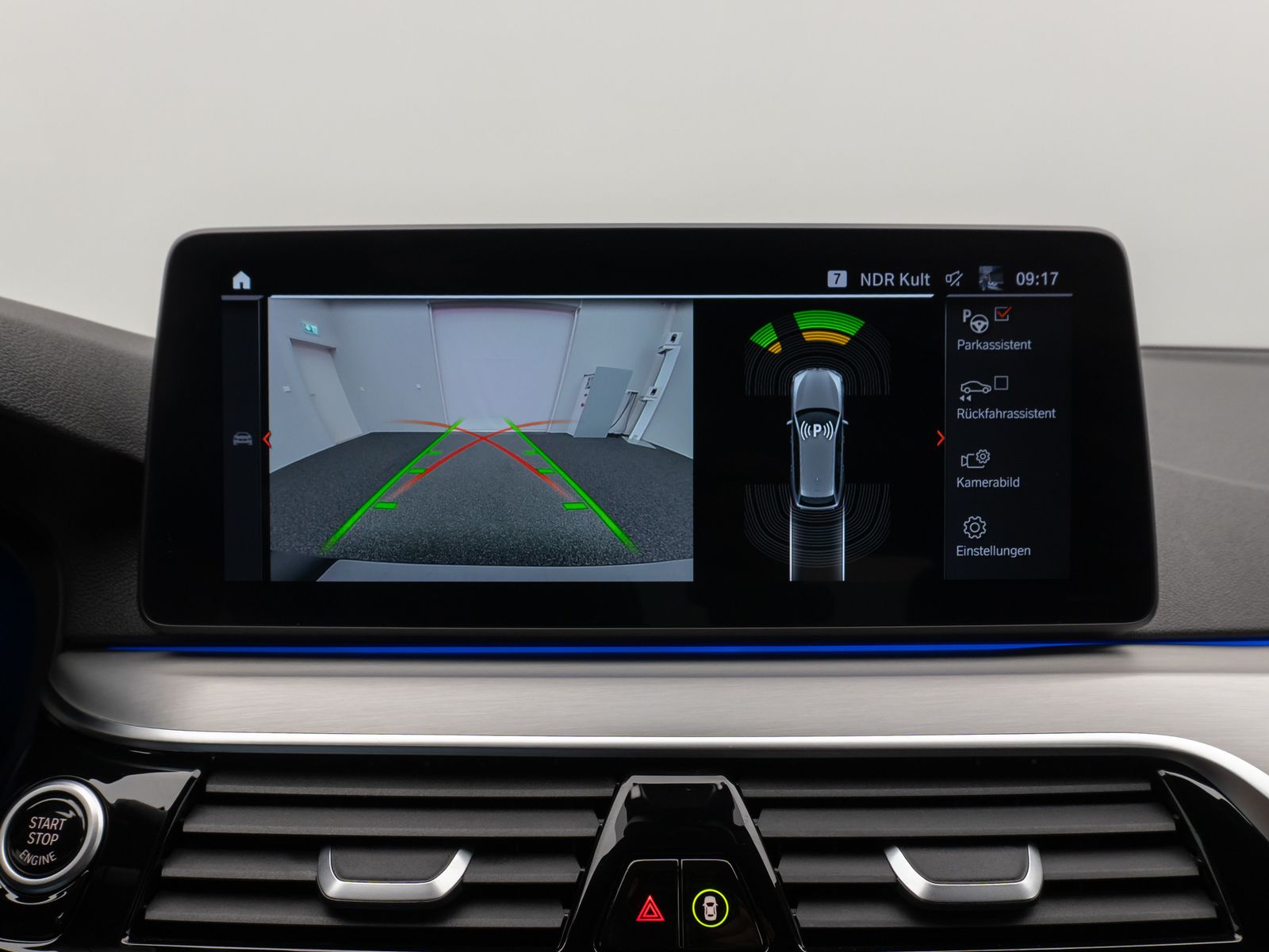 Fahrzeugabbildung BMW 530d  M Sport Kamera Laser HUD DAB HiFi Komfort