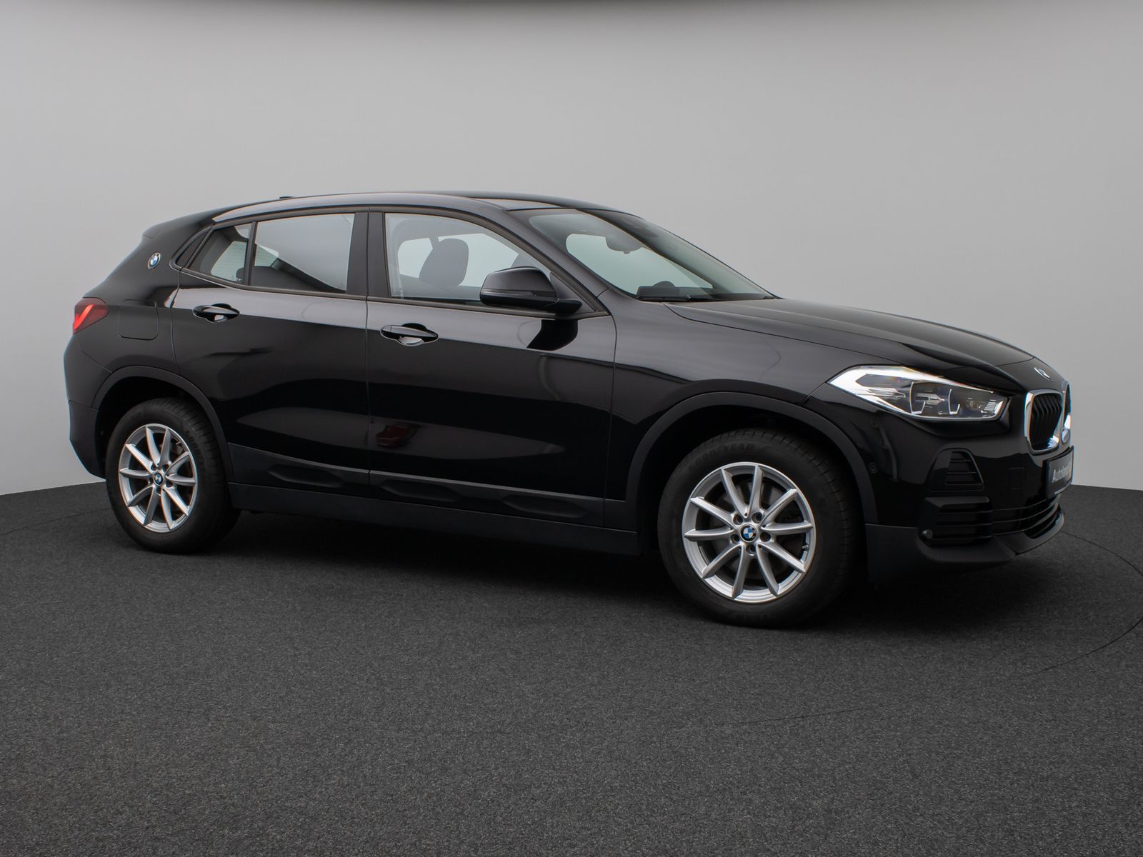 Fahrzeugabbildung BMW X2 sD20i HUD DAB Navi+Parkassist DrivAssis Alarm