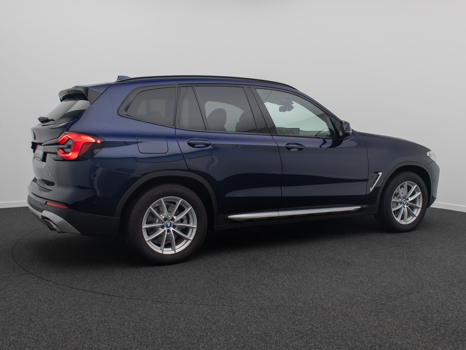 Fahrzeugabbildung BMW X3 xD30e Panorama HUD DAB Sport AHK 360&deg; Komfort