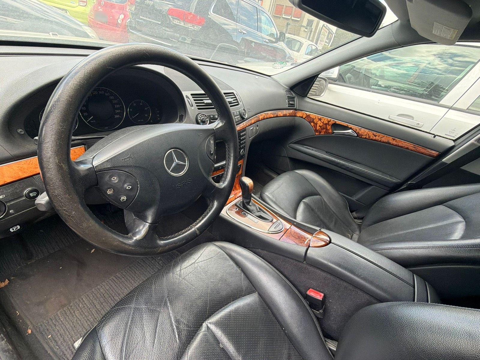 Mercedes-Benz E220 2005 — photo 7
