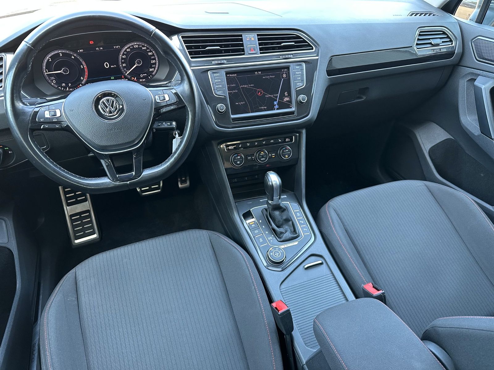 Fahrzeugabbildung Volkswagen Tiguan 2.0 TDI DSG 4M Sound NAV+LED+AHK+PANORAMA