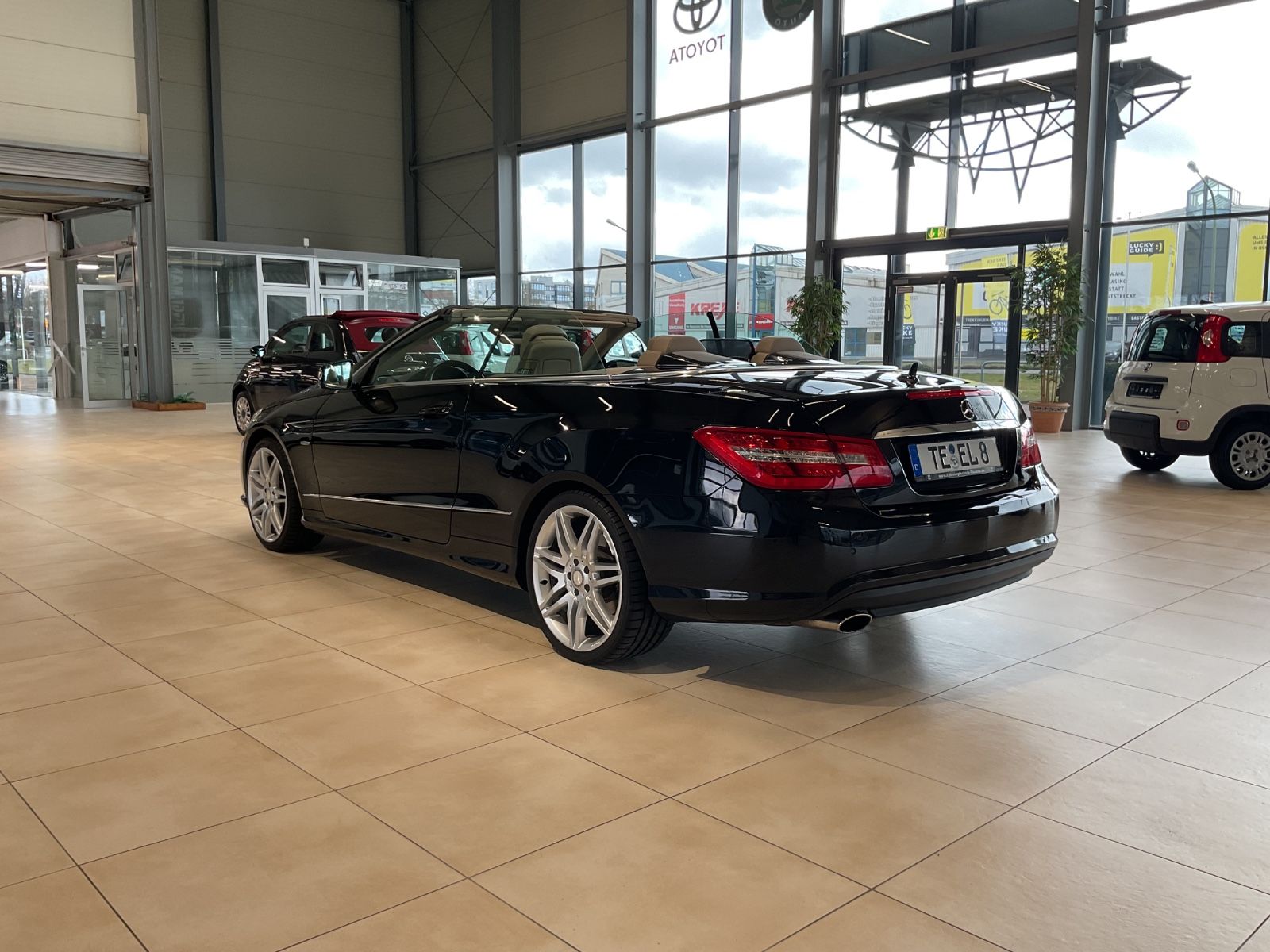 Fahrzeugabbildung Mercedes-Benz E 250 CGI AMG-Paket, H-K Sound, Memory, 8-Fach