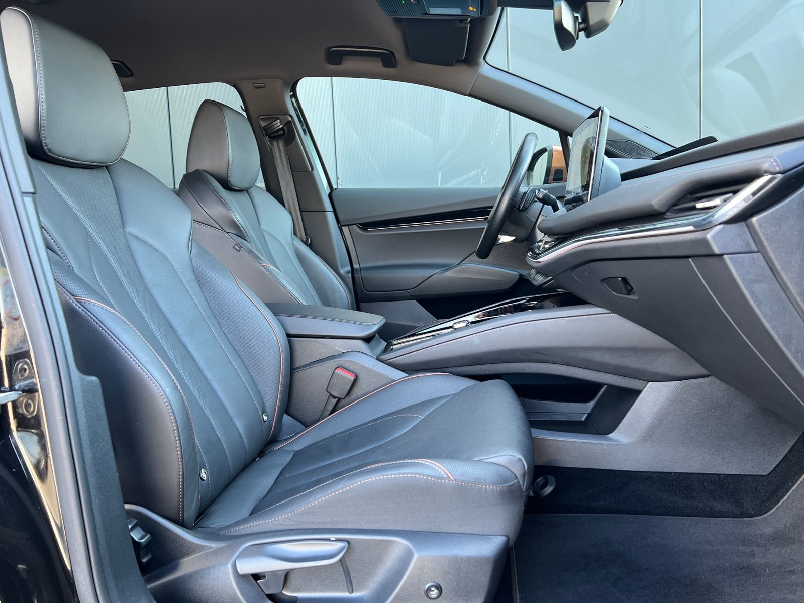 Fahrzeugabbildung SKODA Enyaq iV 80 Founders Edition *Wärmepumpe, Navi,