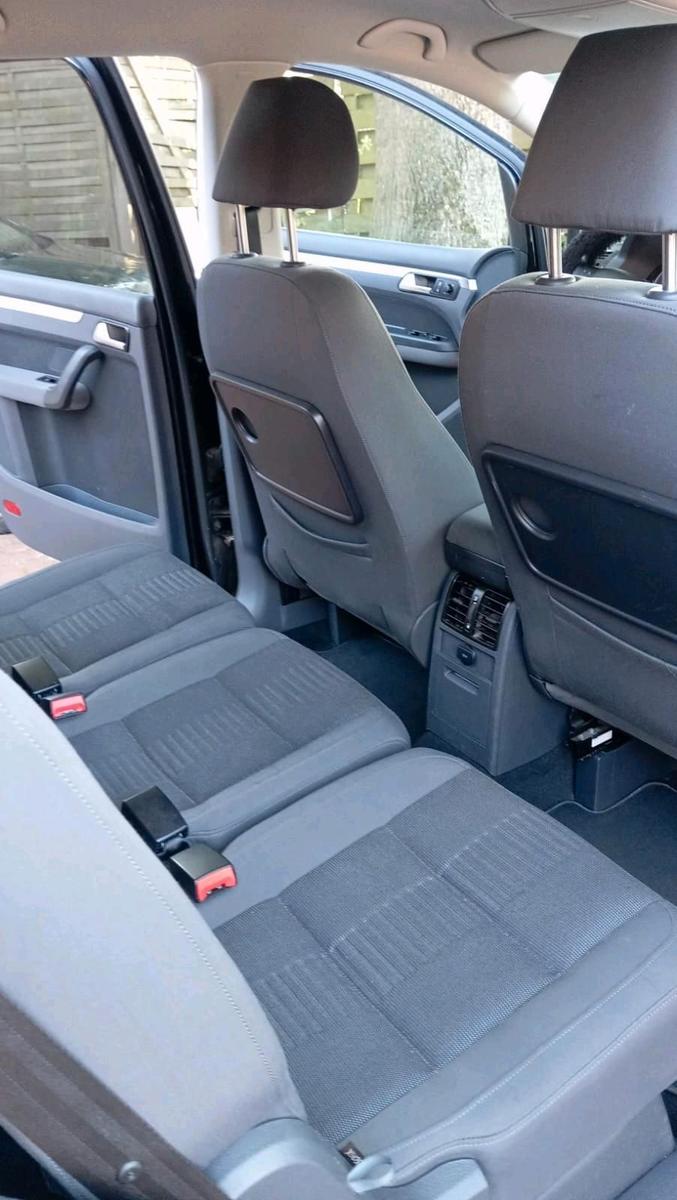Volkswagen Touran 2009 — interior