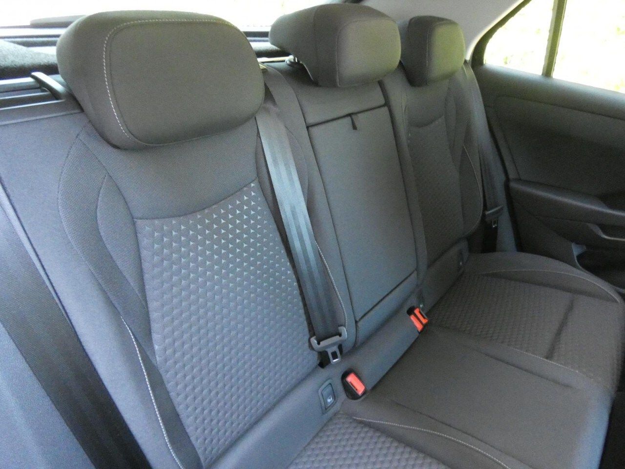 Volkswagen T-Roc Life T-Roc 1.5 eTSI DSG Life LED AHK SHZ R foto 5