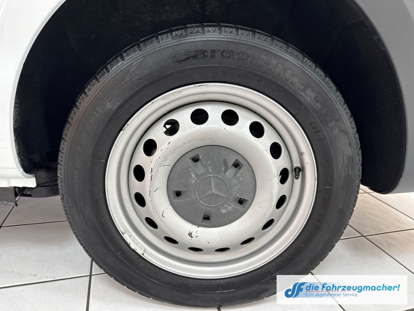 Fahrzeugabbildung Mercedes-Benz Vito Tourer 111CDI 9.Sitz. Extralang AHK Parklen