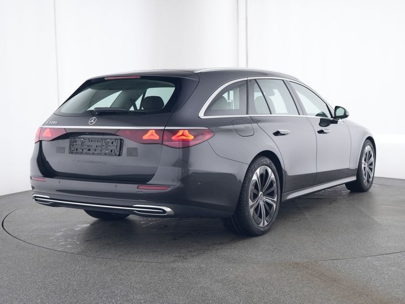 Fahrzeugabbildung Mercedes-Benz E 220 T d AVANTGARDE*Pano*AHK*Distronic*Totwink*