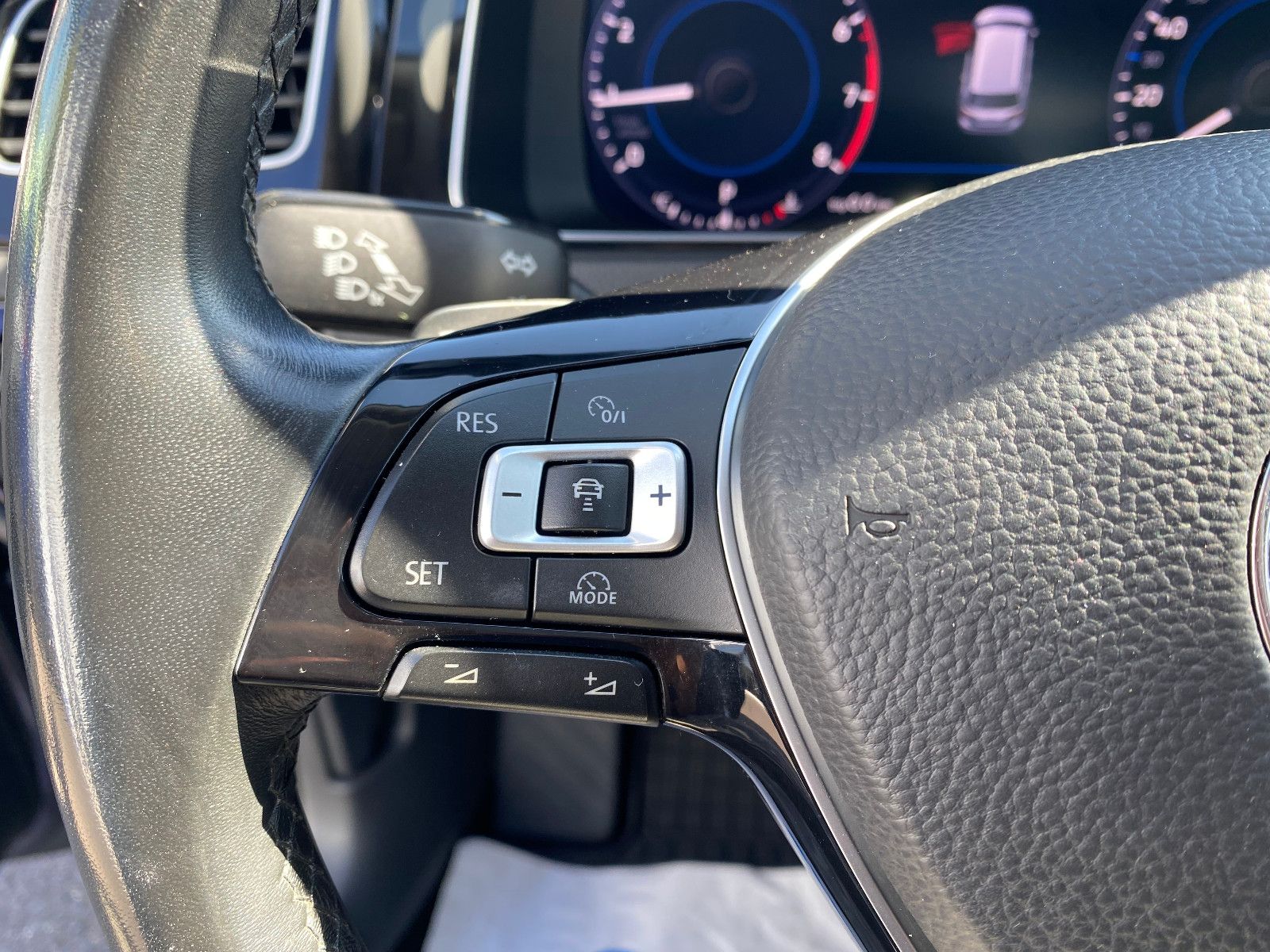 Fahrzeugabbildung Volkswagen Golf VII Variant Highline TSI DSG ACC LED Kamera