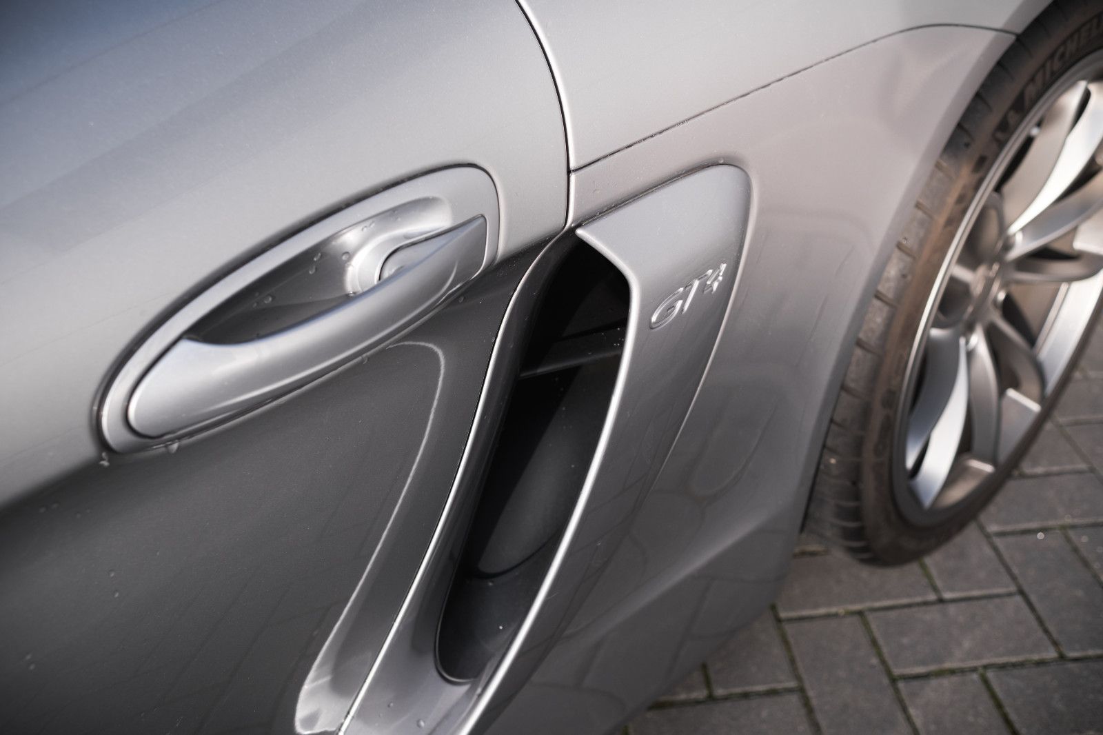 Fahrzeugabbildung Porsche Cayman GT4-Steuer ausw.-wenig KM-Approved