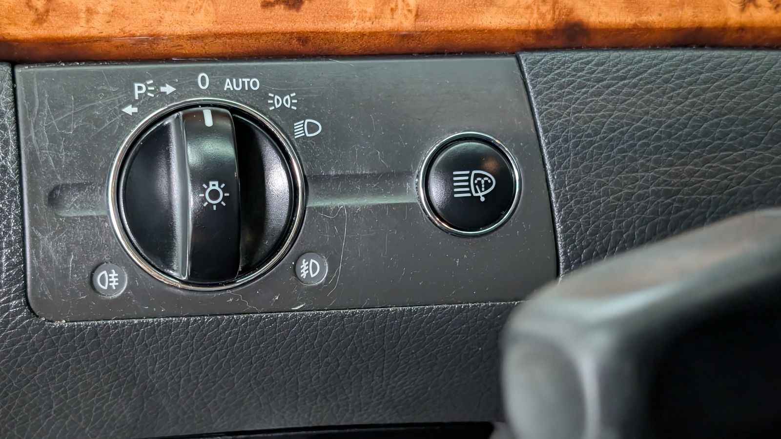 Fahrzeugabbildung Mercedes-Benz E 320 4Matic * Bi- Xenon * STHZ * Elegance