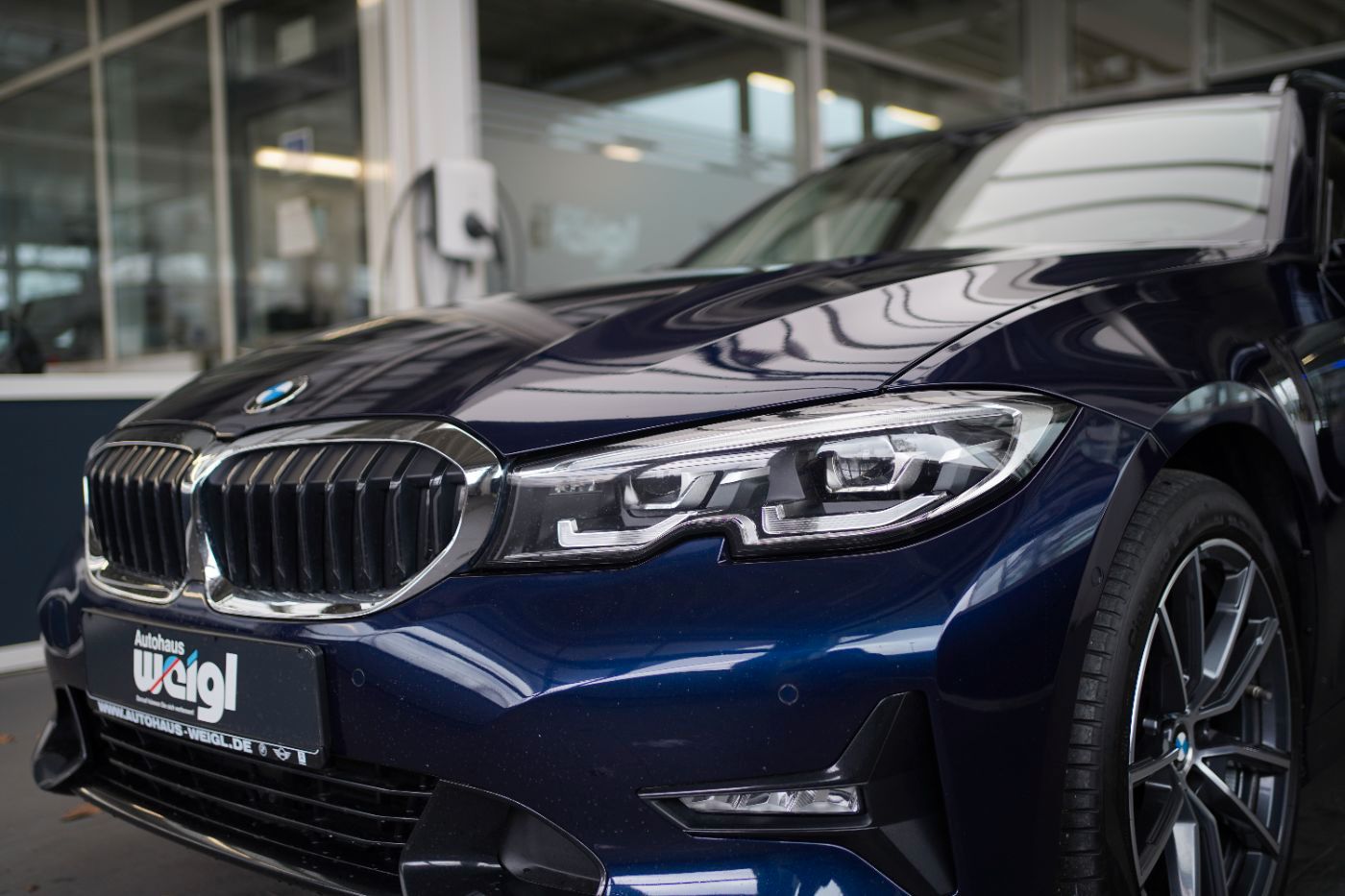 Fahrzeugabbildung BMW 320d Sport Line +AHK+Komfortzugang+HeadUp+LED