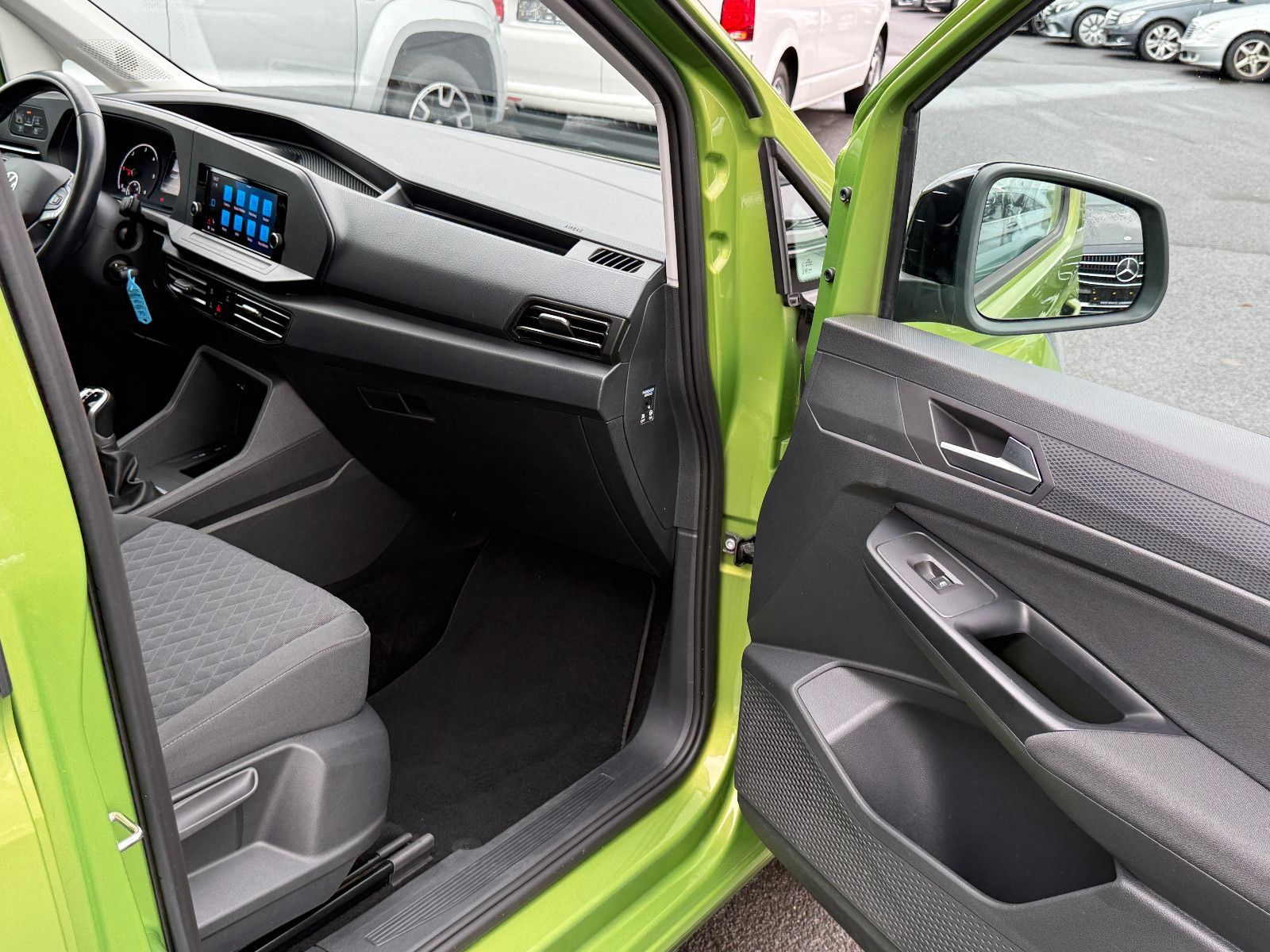 Fahrzeugabbildung Volkswagen Caddy Life 2.0 TDI ACC DAB PDC SHZ Winterpaket