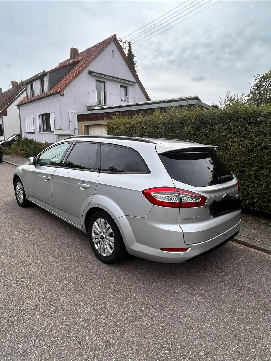 Ford Mondeo 2012 — interior