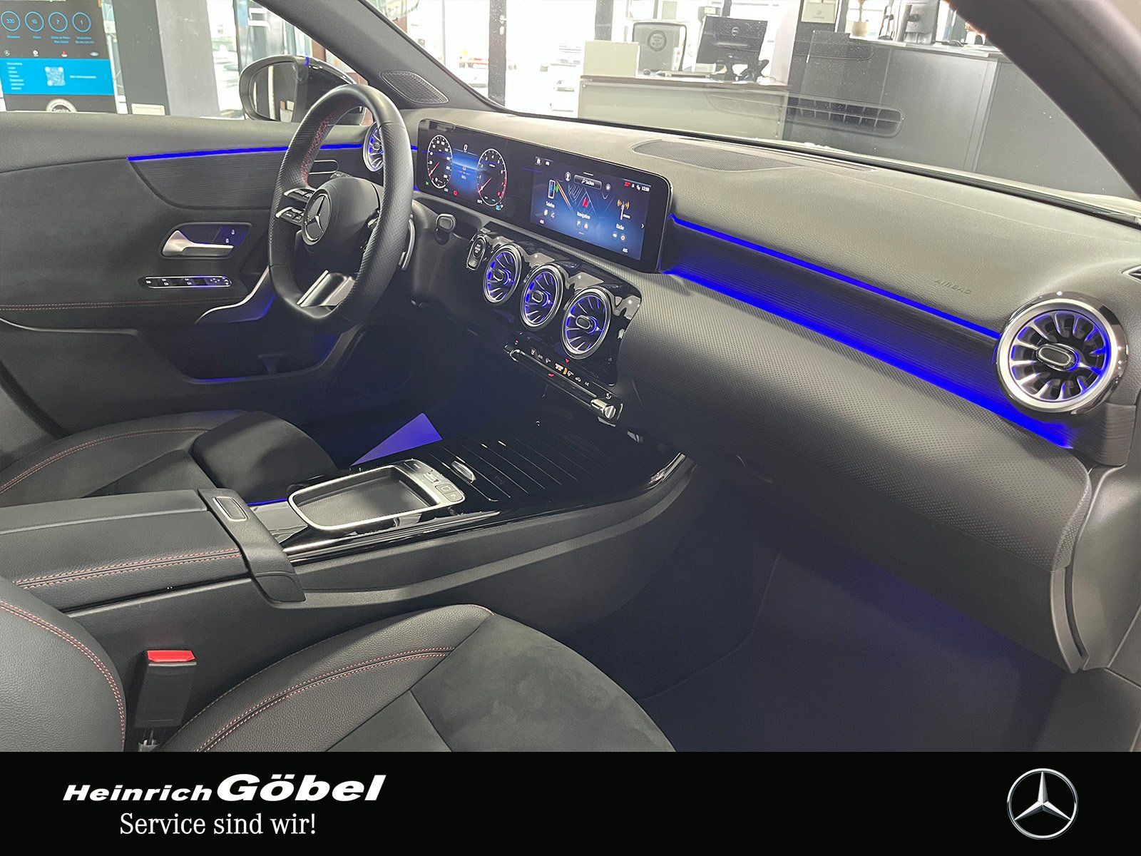 Fahrzeugabbildung Mercedes-Benz A 200 AMG+KAMERA+LED+NIGHT+CARPLAY+DISTRONIC+AHK