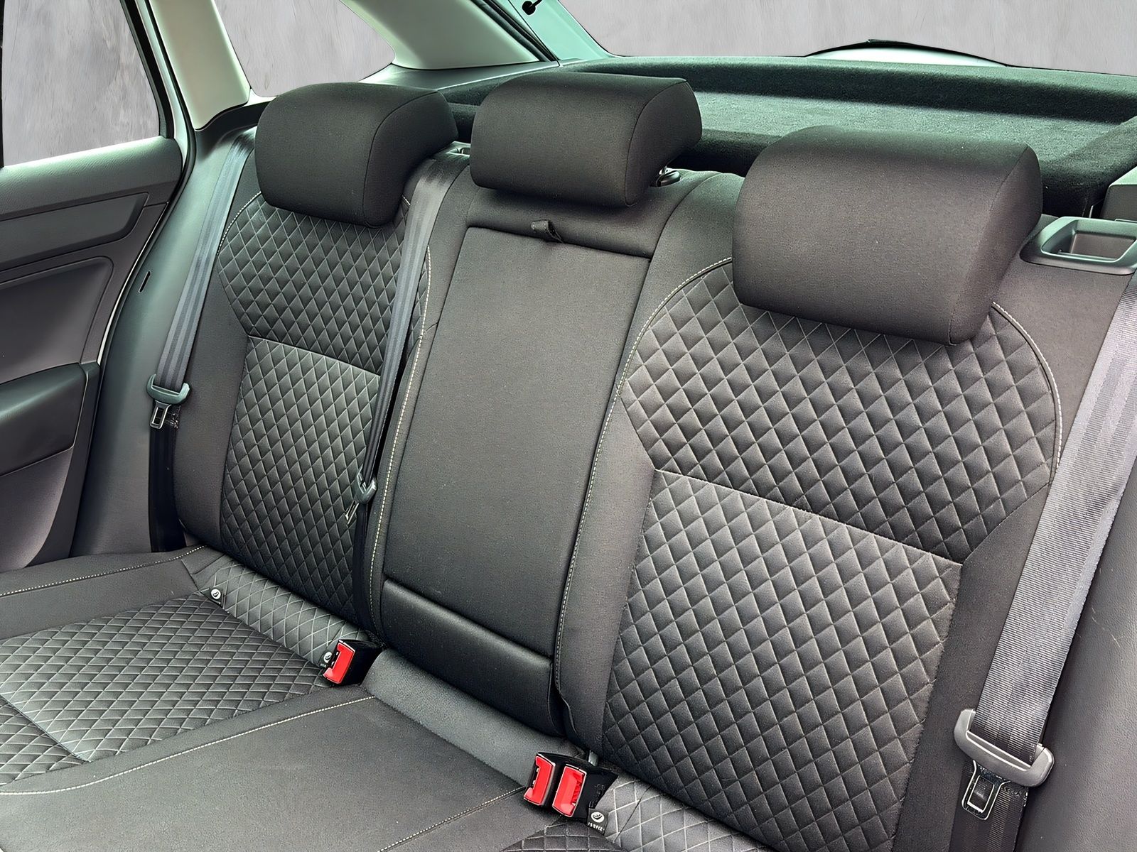 Fahrzeugabbildung SKODA Rapid 1.2i Edition NAVI PANORAMA XENON DAB PDC