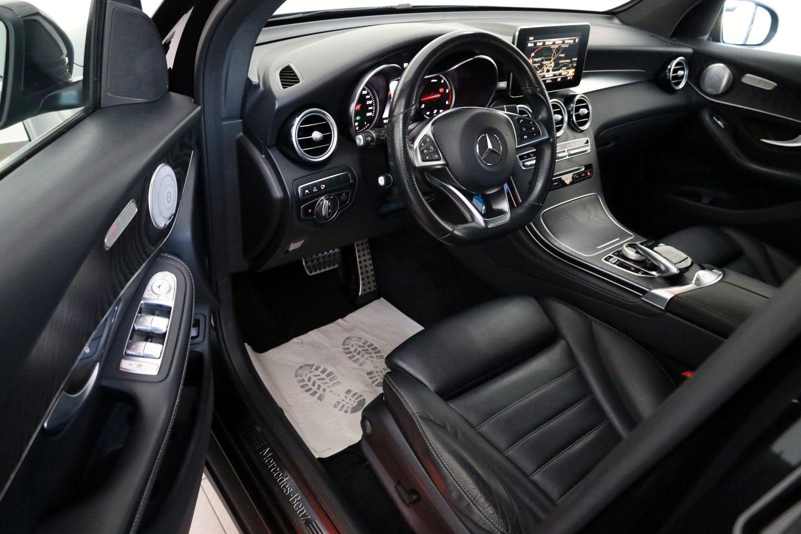 Fahrzeugabbildung Mercedes-Benz GLC 350d 4M Leder,Navi,LED,360°,Burmester,Panora