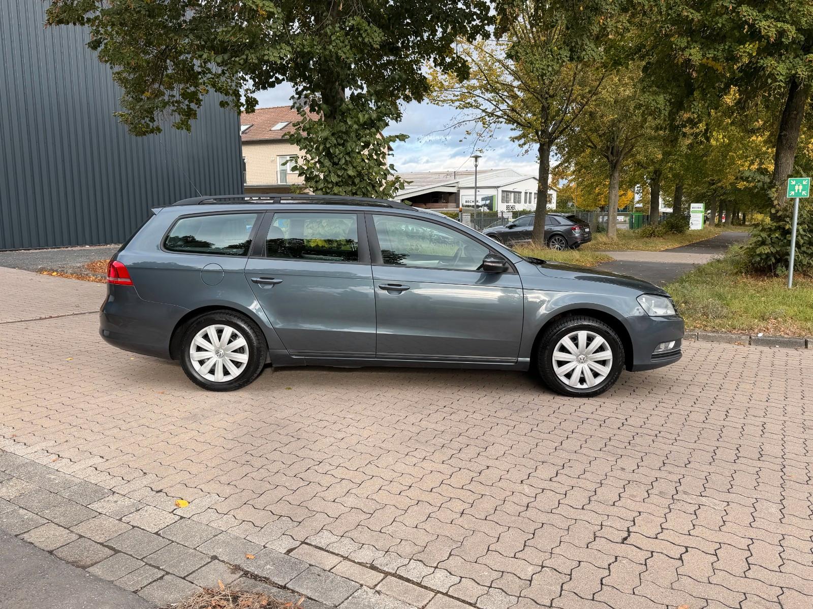 Volkswagen Passat 2012 — салон